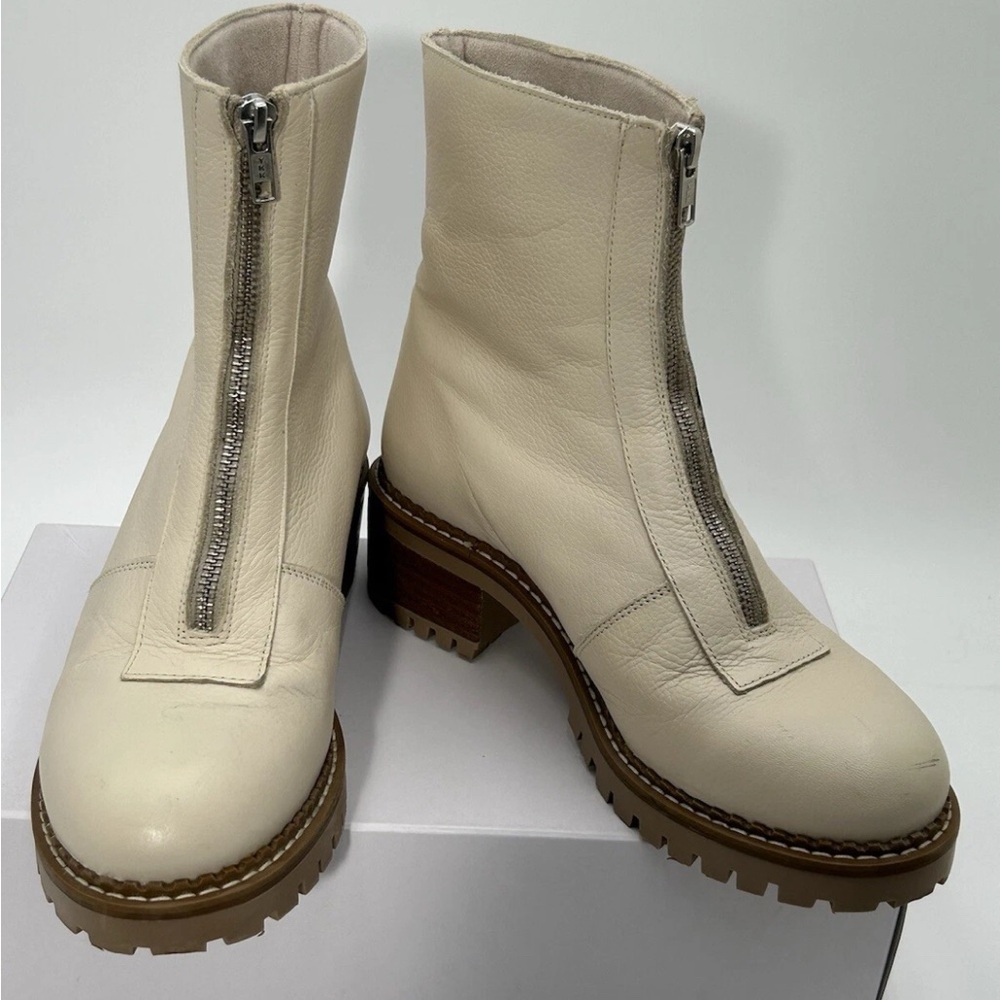 Bertuchi Cream Ankle Boots with Zipper Size 8 made in Spain.